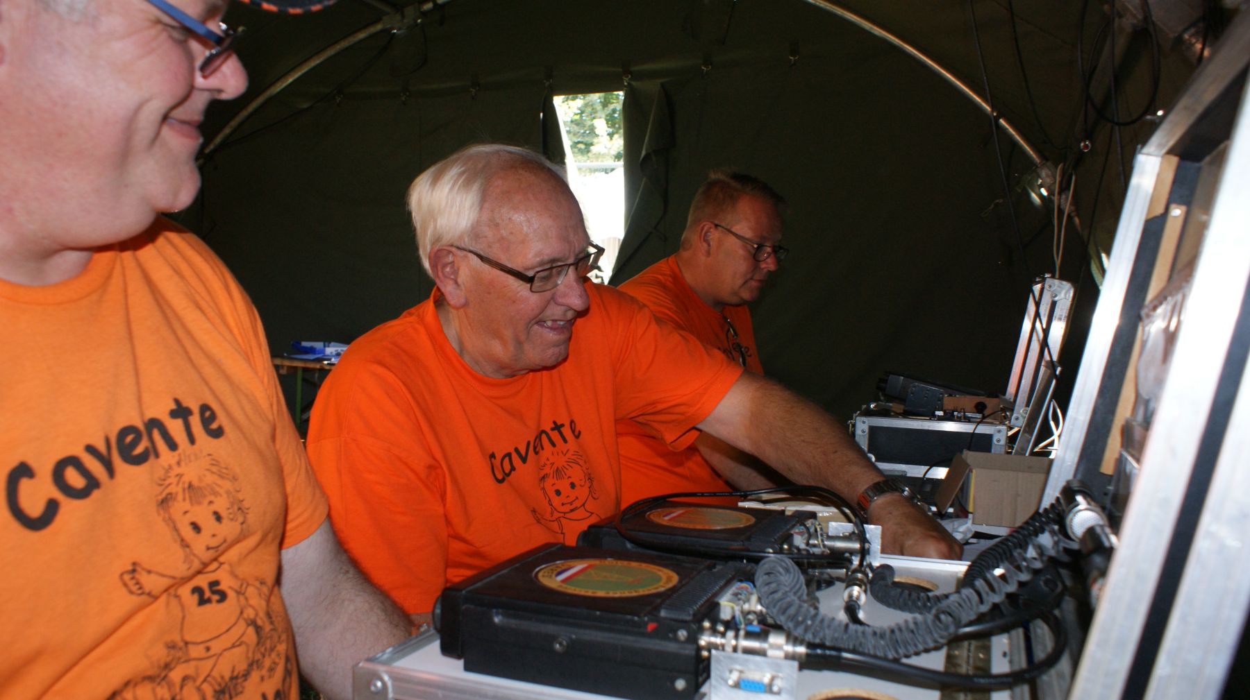 Wicher en Jille op VHF. 80 qso's zijn er totaal gemaakt.